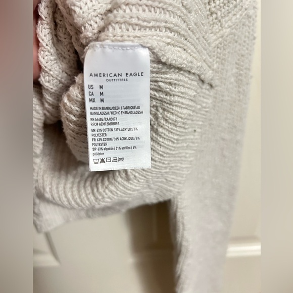 American Eagle AE Cropped Cable Knit Button Up Cardigan Sweater Size Medium - Picture 4 of 5